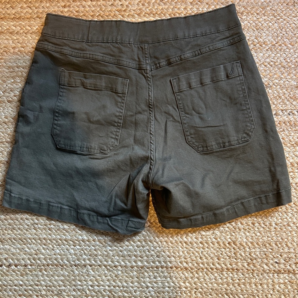 High-Rise Shorts - Picture 3 of 7
